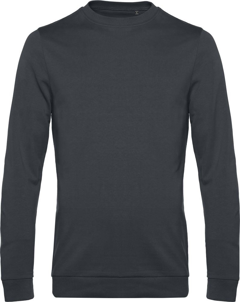 Moški pulover B&C, modre barve, z okroglim izrezom in dolgimi rokavi, razločno prikazan na modelu.