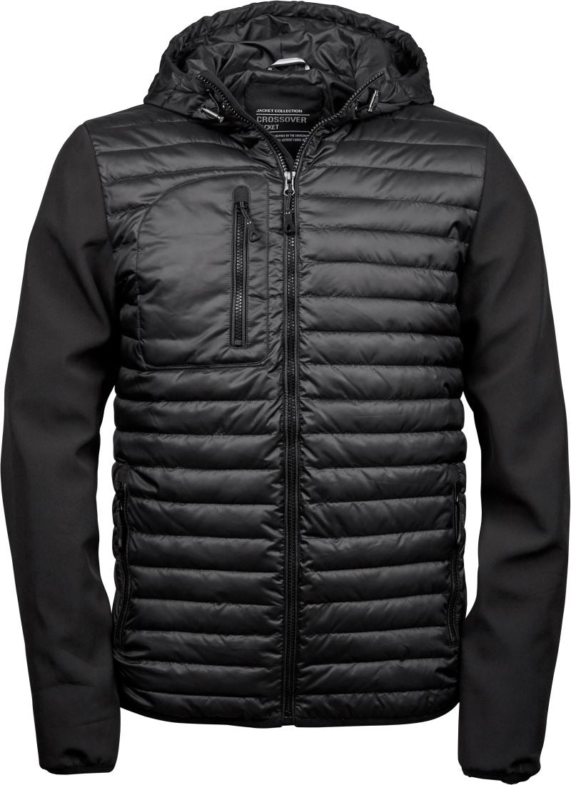 Moška softshell jakna s kapuco Tee Jays, črna, s sprednjimi žepi in elastičnim robovi, primerna za vse vremenske razmere.
