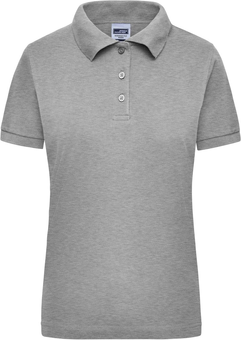 Ženska težka delovna piké polo majica James & Nicholson JN 803, modra, s kratkimi rokavi in ovratnikom, na modelu.