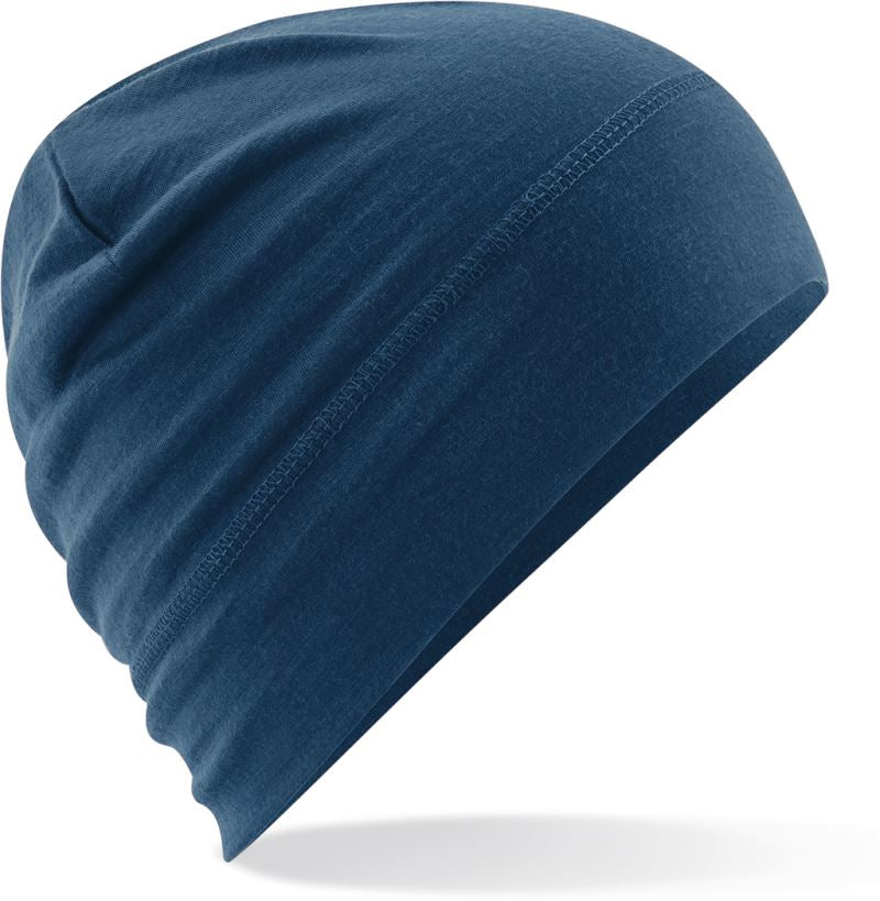 Mehka beanie iz merino volne Beechfield B370, pletena kapa v nevtralnih barvah za udobje in toploto.