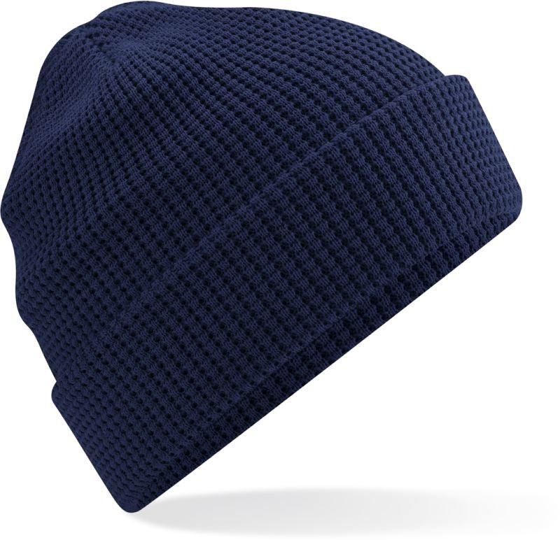 Beechfield Eko kapa with vafelj vzorcem beanie, soft knit headwear featuring waffle pattern and snug fit, perfect for cold weather.