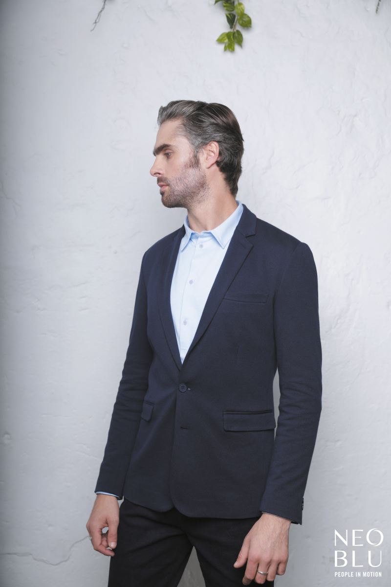 Moški blazer NEOBLU Marcel, piké blazer v modri barvi, raztegljiv in elegantno oblikovan za vsakodnevno uporabo.