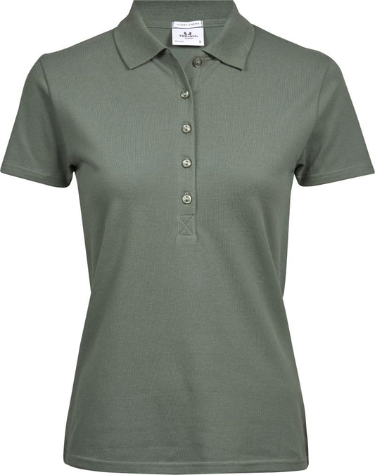 Raztegljiva ženska polo majica Tee Jays 145 v piqué tkanini, s kratkimi rokavi in elegantnim krojem.