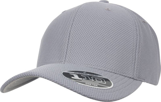 Flexfit petpanelna hibridna kapa 110VH, modra, z logotipom Flexfit, prikazana na glavi modela.
