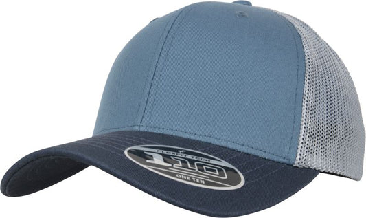 Flexfit 110T šestpanelna trucker kapa, modra s mrežastim hrbtom in ukrivljenim šiltom, primerna za vsakodnevno nošenje.