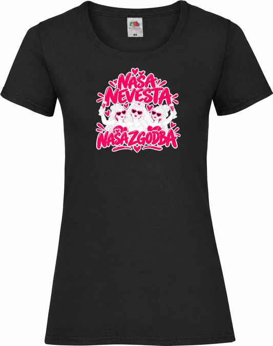 Ženska majica za dekliščino Fruit of the Loom z napisom "Naša nevesta, naša zgodba" na belem platnu.