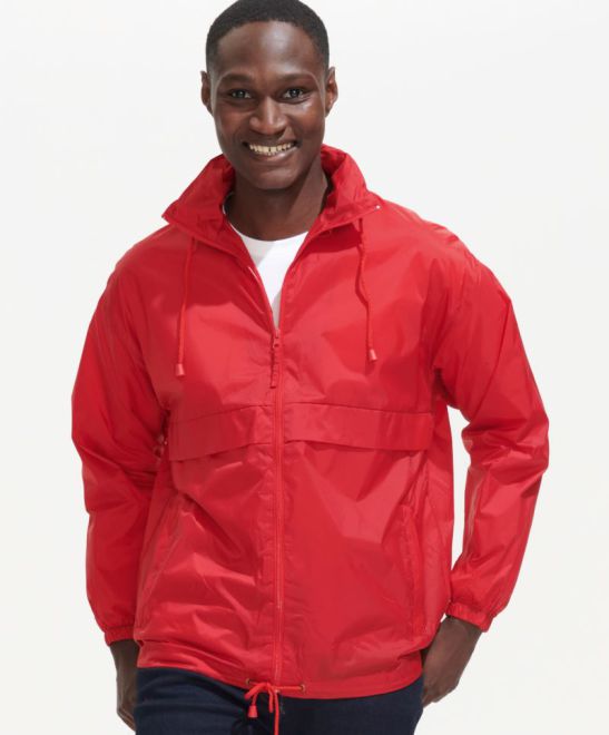 Unisex vetrovka SOL'S Surf, lahka in vodoodbojna vetrovka z razteznimi vložki, prikazana na sliki.