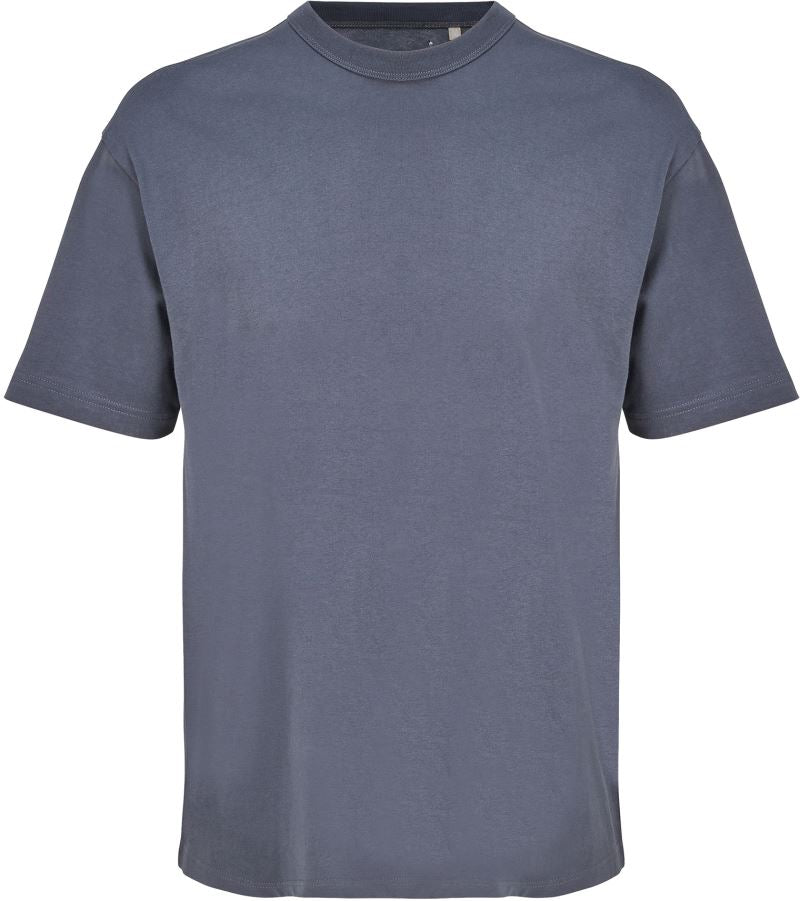 Skupina pet moških sivi majic SOL'S Boxy Men s podaljšanim oversize krojem, prikazane na modelu.